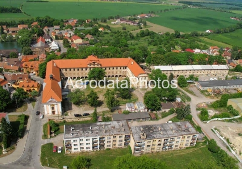 3_Bustehradsky-zamek-2012-letecky-pohled