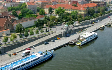 Dvořákovo nabřeží 2007