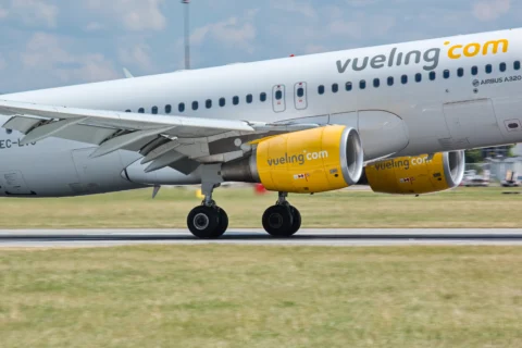 Airbus A320 Vueling přistání Praha-Ruzyně