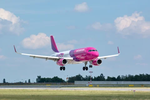 Airbus A320 Wizz Air přistání Praha-Ruzyně HA-LYQ