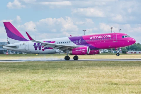 Airbus A320 Wizz Air přistání Praha-Ruzyně HA-LYQ