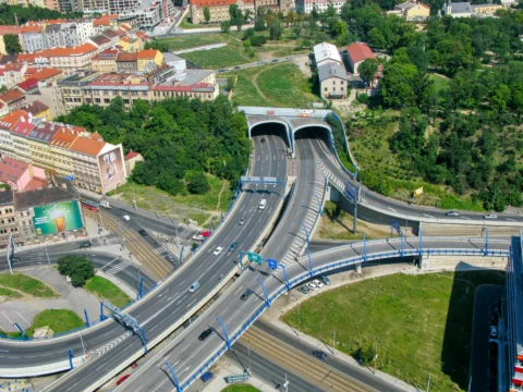Tunel Mrázovka a hotel Mövenpick Smíchov Praha 5 2007