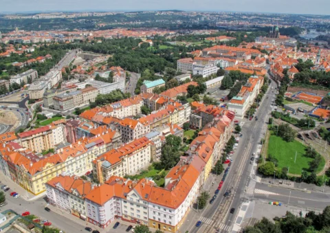 Bělohorská ulice Břevnov Praha 6 – pohled od hotelu Pyramida 2009