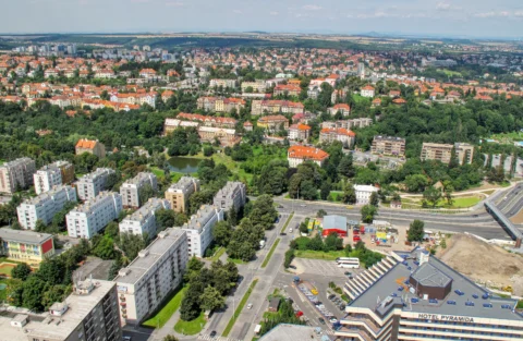Bělohorská ulice Břevnov Praha 6 – pohled od hotelu Pyramida 2009