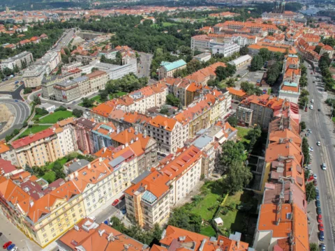 Bělohorská ulice Břevnov Praha 6 – pohled od hotelu Pyramida 2009