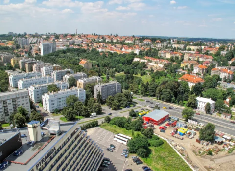 Bělohorská ulice Břevnov Praha 6 – pohled od hotelu Pyramida 2009
