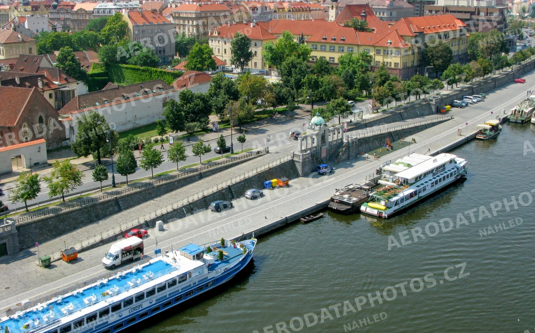 Dvořákovo nabřeží 2007