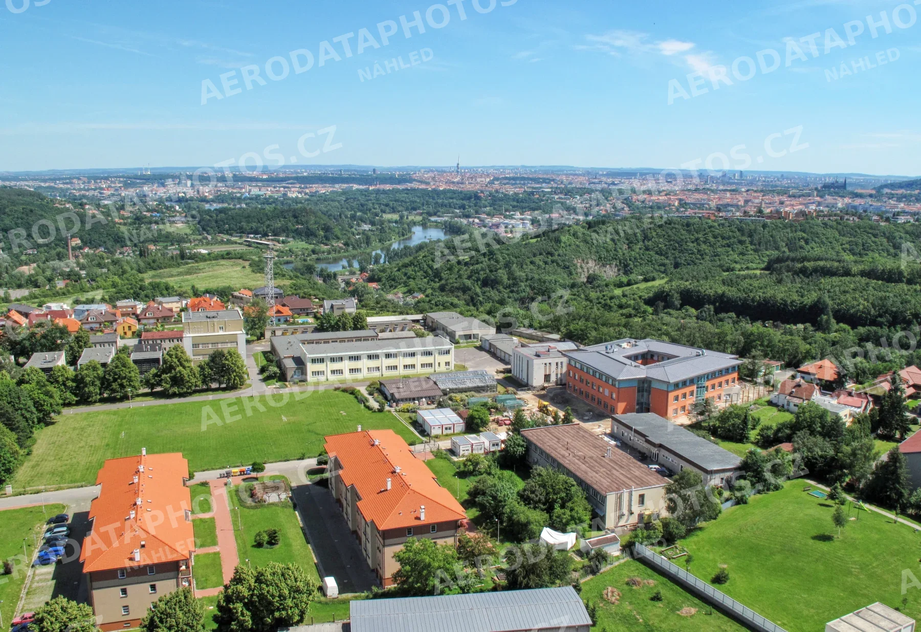Lysolaje Praha 6 – údolí a okolní zástavba 2009