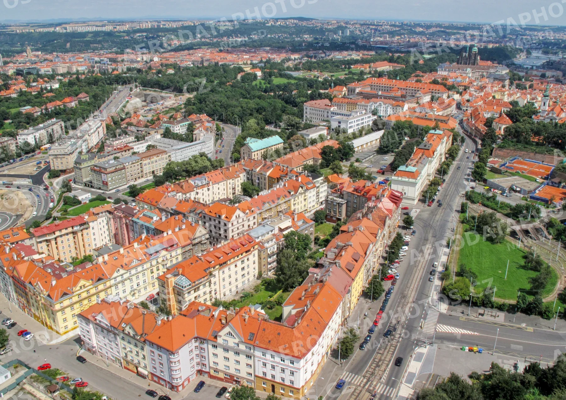 Bělohorská ulice Břevnov Praha 6 – pohled od hotelu Pyramida 2009