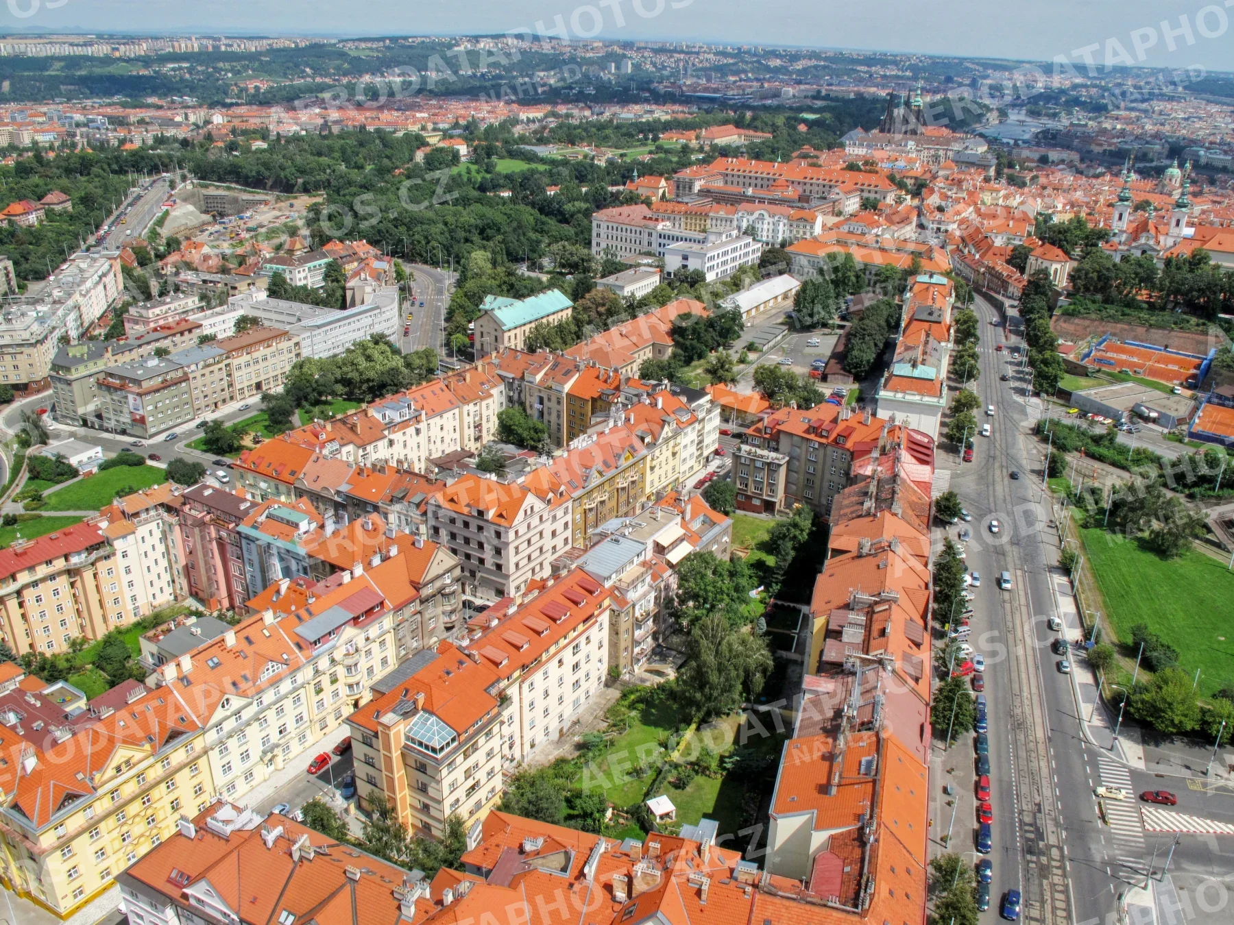 Bělohorská ulice Břevnov Praha 6 – pohled od hotelu Pyramida 2009