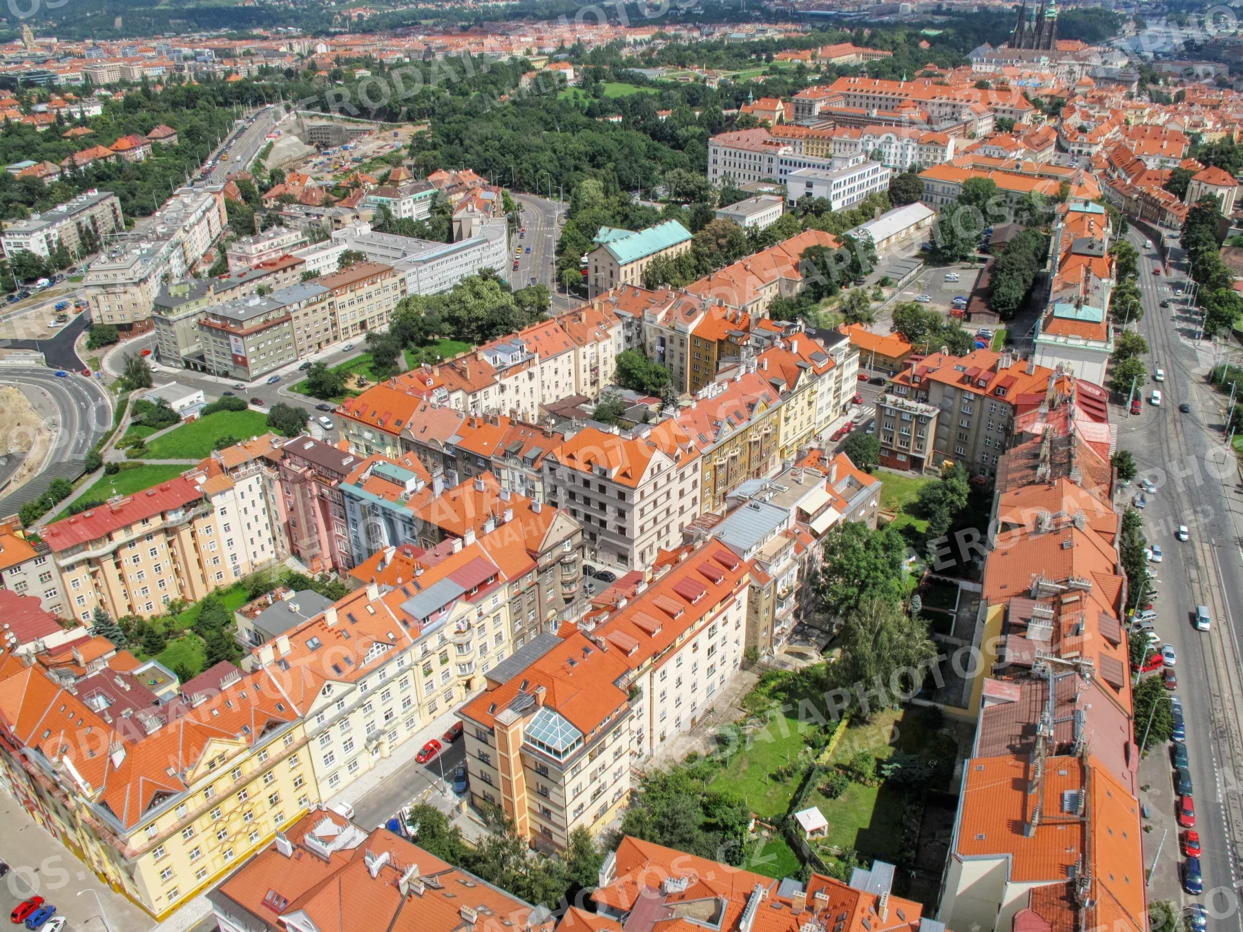Bělohorská ulice Břevnov Praha 6 – pohled od hotelu Pyramida 2009