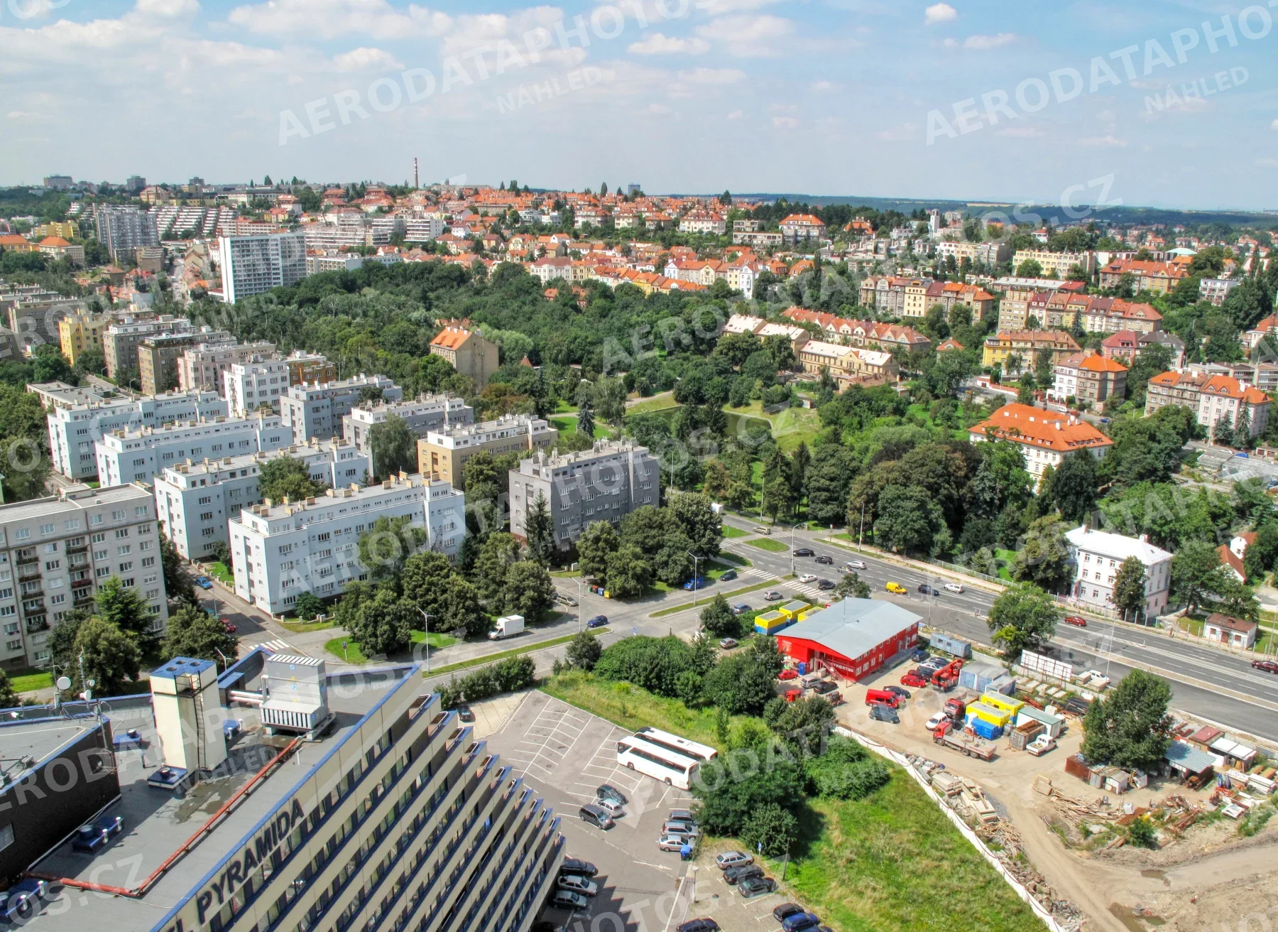 Bělohorská ulice Břevnov Praha 6 – pohled od hotelu Pyramida 2009
